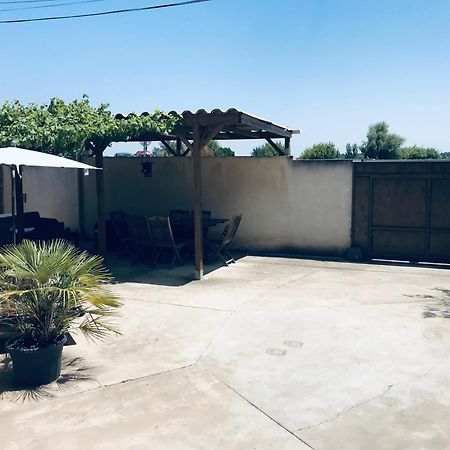 Appartement Tout Confort Avec Parking Fermé Arlés Exterior foto