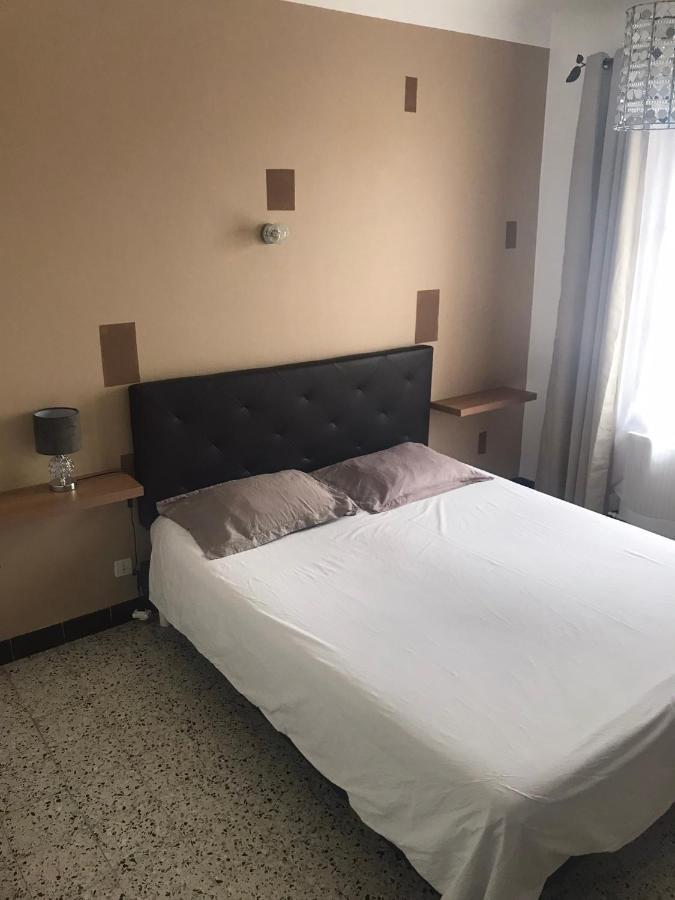 Appartement Tout Confort Avec Parking Fermé Arlés Exterior foto