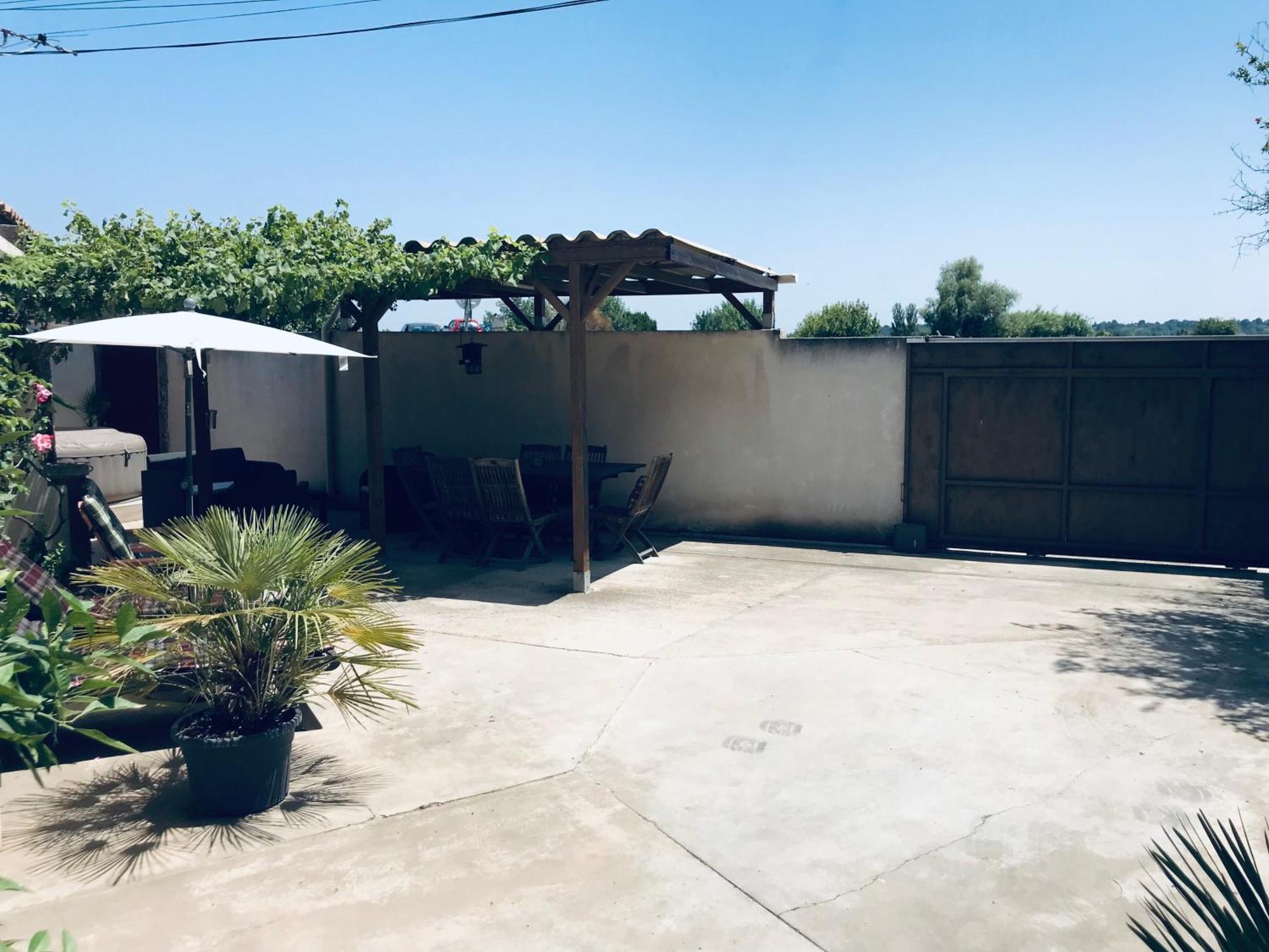 Appartement Tout Confort Avec Parking Fermé Arlés Exterior foto