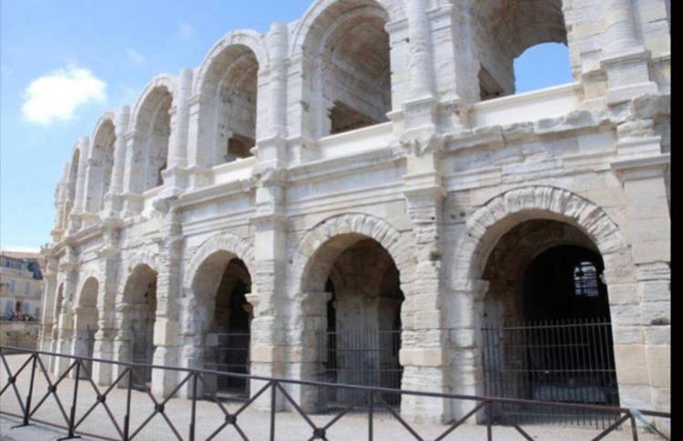 Appartement Tout Confort Avec Parking Fermé Arlés Exterior foto
